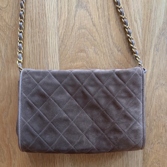 Authentic Chanel Crossbody Beige Suede Handbag, Vintage - Picture 7 of 11